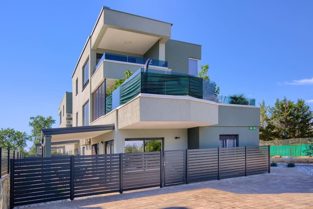 Apartment Sunrise Fuer 6 Personen In Pula-Stinjan Exterior foto