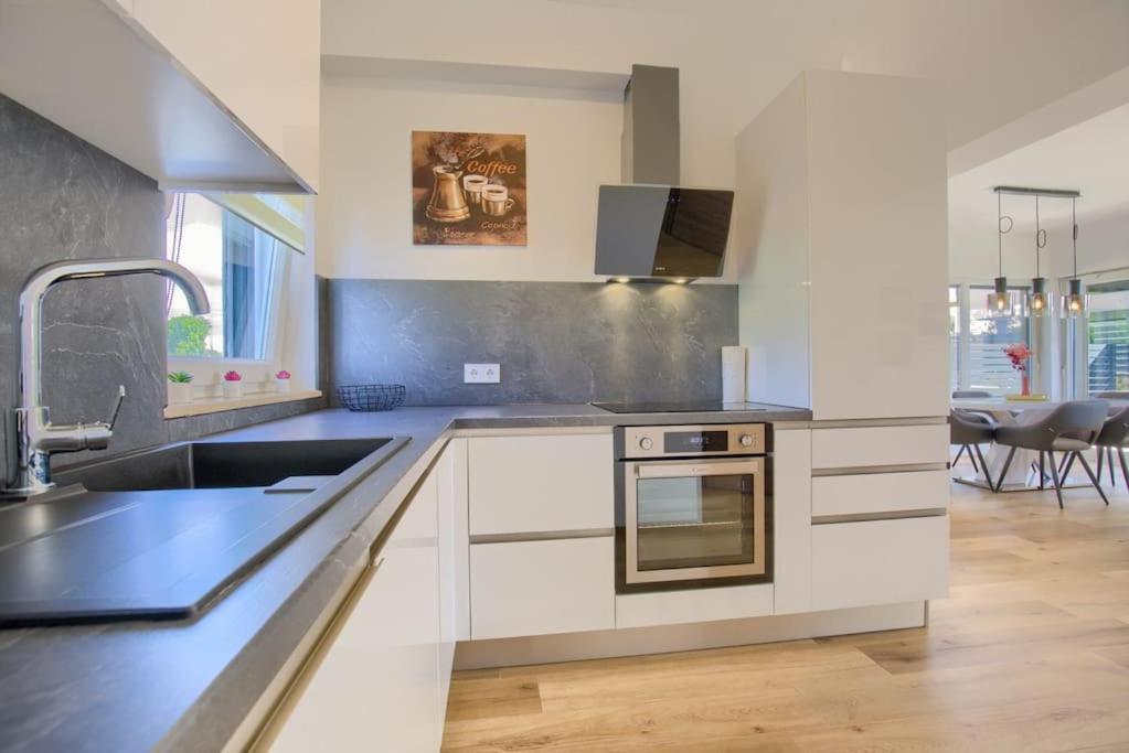 Apartment Sunrise Fuer 6 Personen In Pula-Stinjan Exterior foto